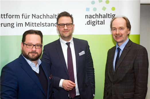 (v.l.) DBU-Generalsekretär Alexander Bonde, Projektkoordinator Carl-Ernst Müller und B.A.U.M.-Vorstand Martin Oldeland